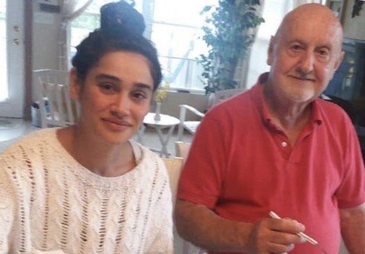 Məşhur aktrisa özündən 48 yaş böyük ərini aldadaraq evdən qaçıb