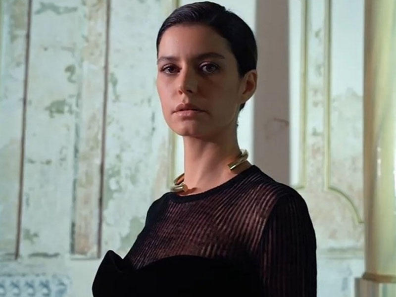 Beren Saatdan uşaq açıqlaması: 