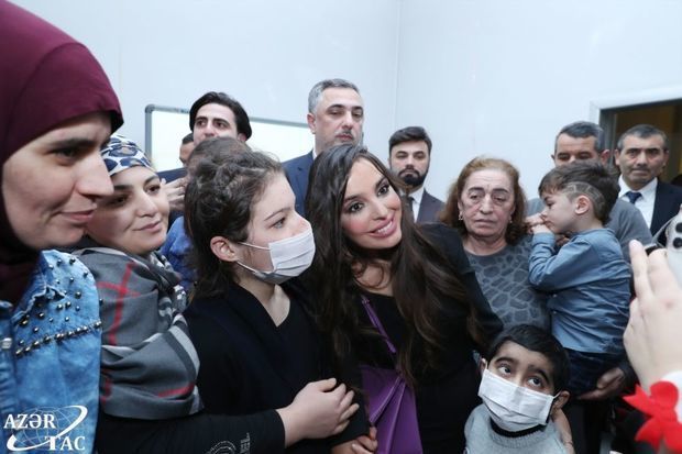 Лейла Алиева встретилась с маленькими пациентами Института гематологии и трансфузиологии - ФОТО