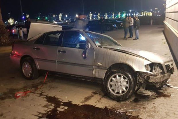 В Баку перевернулся автомобиль, есть пострадавшие