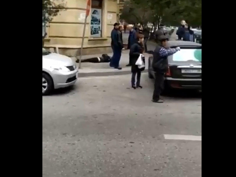 Bakıda dəhşətli hadisə - Gənc qız özünü binadan atdı - VİDEO