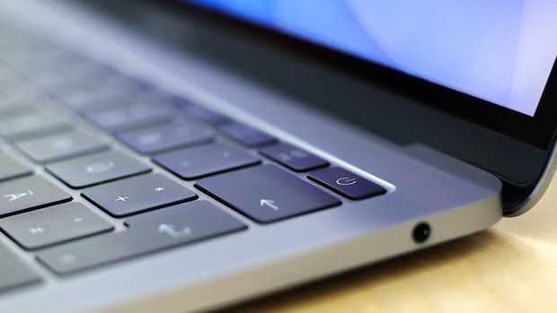 У вернувшегося из Баку в Петербург азербайджанца пропал ноутбук