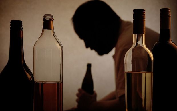 Bu spirtli içkiləri harda görsəniz uzaq durun - Azərbaycanlı kardioloqdan dəhşətli SİYAHI