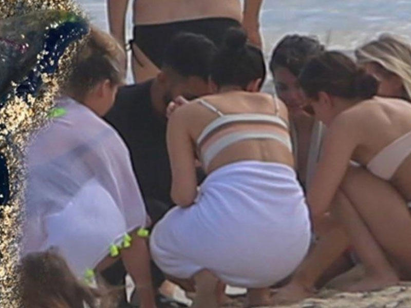 Selena Qomezi meduza dişlədi - FOTO