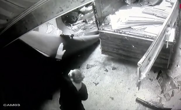 Fəhlələr ölümdən son anda xilas oldu - VİDEO