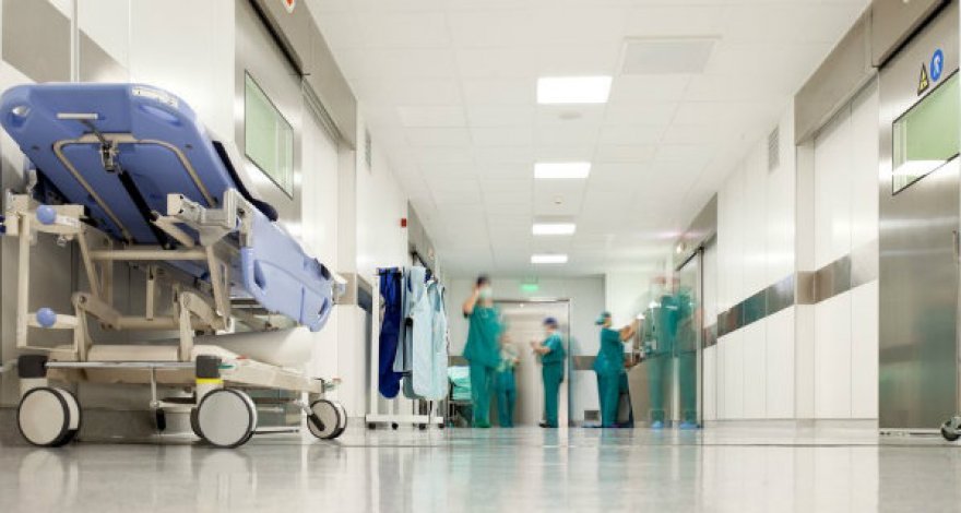 В Шеки скончался мужчина, которого придавило автомобилем