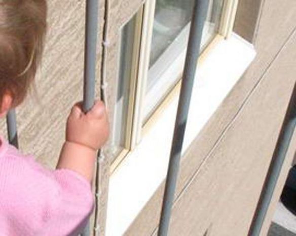 Ребенок насмерть замерз на балконе