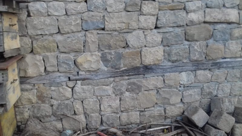 Ağsuda kənd icra nümayəndəsi dövlət vəsaitilə qohum-əqrəbalarının evini təmir etdirir - FOTOLAR