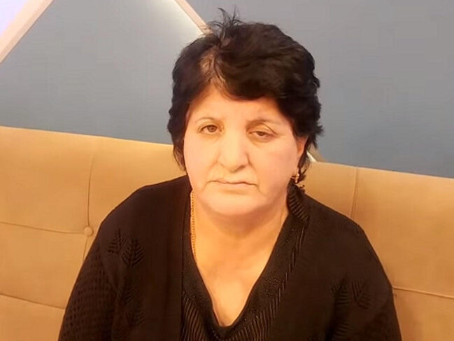 Nərminin nənəsi əmisindən ŞÜBHƏLƏNİR - Efirə getməyən VİDEO