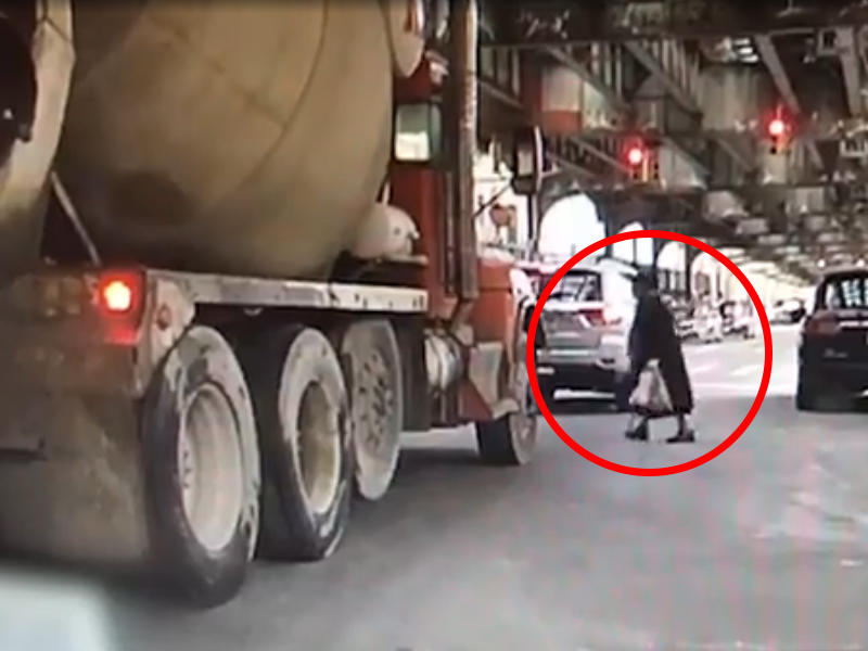 68 yaşlı qadın beton mikserinin altında qaldı - ANBAAN VİDEO