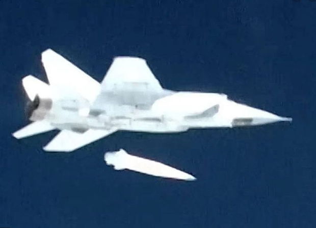 Rusiya qorxulu raketinin təkrar sınağını keçirdi, Putin gəmidən izlədi - VİDEO