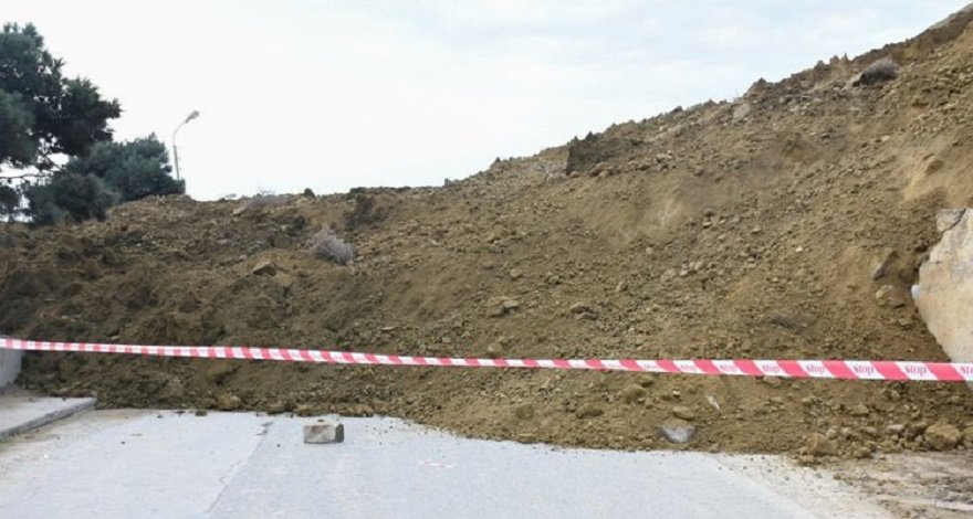 Специалист о ситуации с оползнем в Баку
