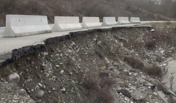 Ağsu dolaylarında sürüşmə aktivləşdi - VİDEO