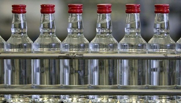 Азербайджанец травил хабаровчан палеными коньяком и водкой