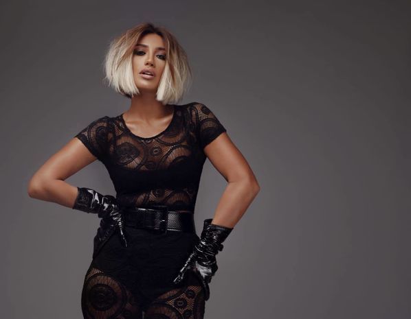 Ройя спела дуэтом с молодым исполнителем - ВИДЕО