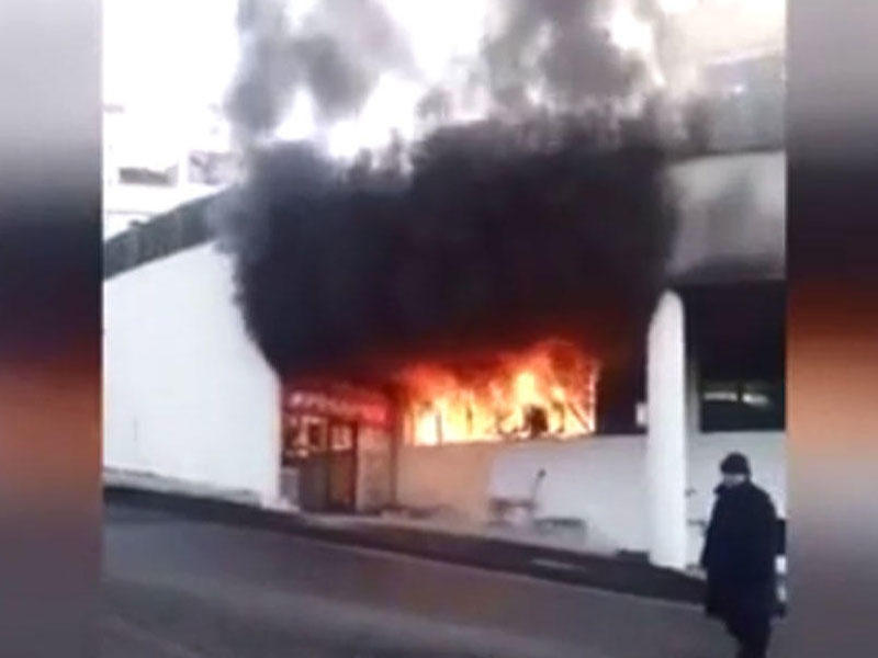 İstanbulda məktəbdə yanğın olub - VİDEO