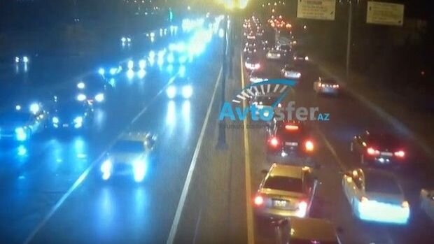 Bakıda zəncirvari qəza kameraya düşdü - ANBAAN VİDEO