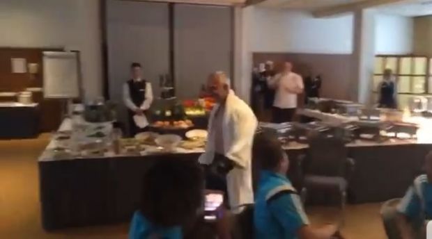 “Çelsi”nin soyunub-geyinmə otağında yumruq davası - VİDEO