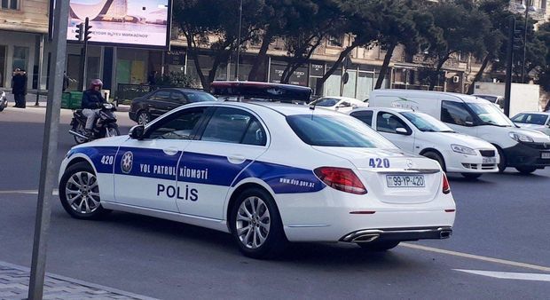 Azərbaycanda yol polisləri artıq yeni geyimdə - VİDEO