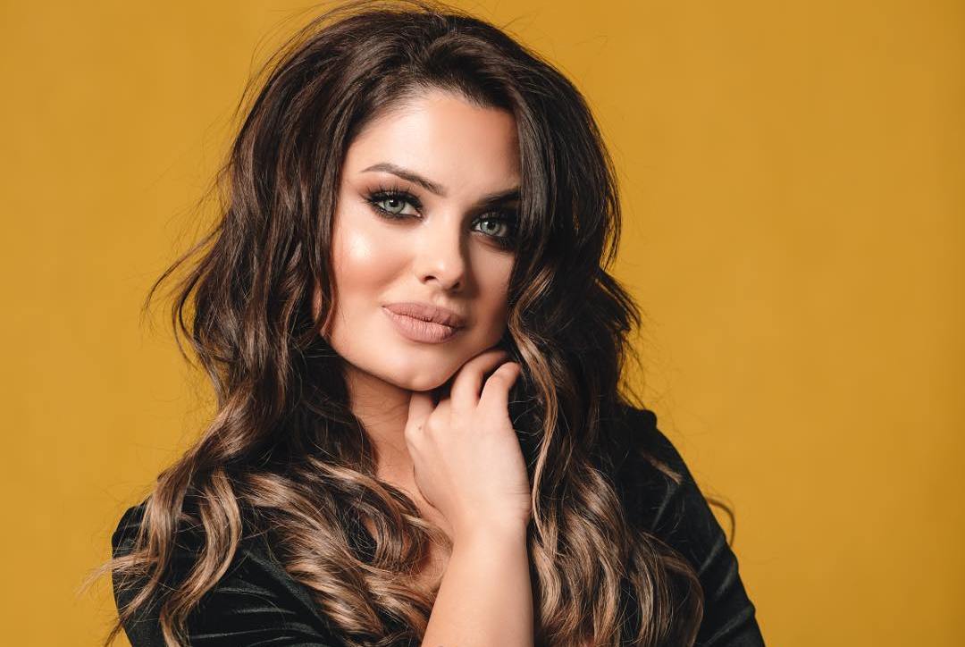Mina buskalterdə FOTOLAR