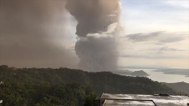 Filippində qorxulu təbii fəlakət - VİDEO