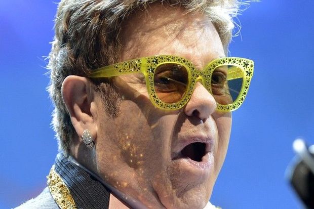 Элтон Джон удивился решению Меган Маркл и принца Гарри отойти от дел