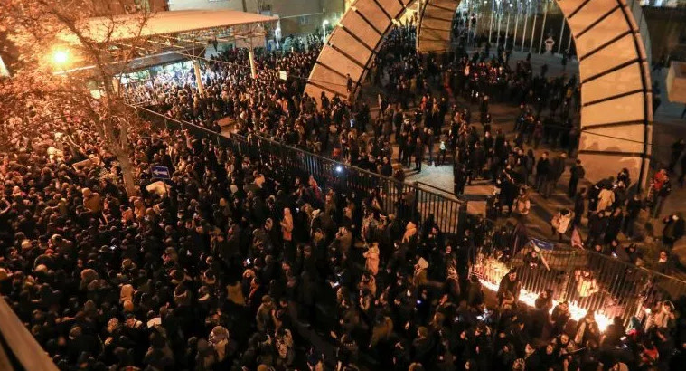 İranlı qadın diktor istefa verdi: “Bağışlayın, sizə 13 il yalan danışmışam” - Foto