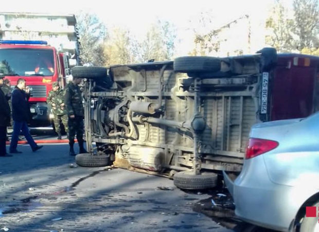 Mingəçevirdə mikroavtobus aşdı: Yaralılar var - FOTO