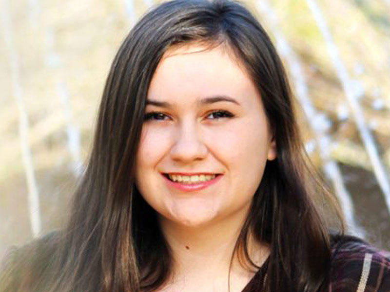 Şagirdinə lüt şəkillərini göndərən 22 yaşlı qadın müəllim saxlanıldı - FOTO