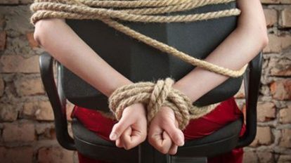 В Баку пожилую женщину ограбили, связав ее веревкой и заткнув кляпом рот