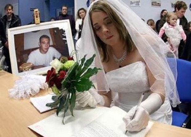 Женщина через суд пытается выйти замуж за покойника