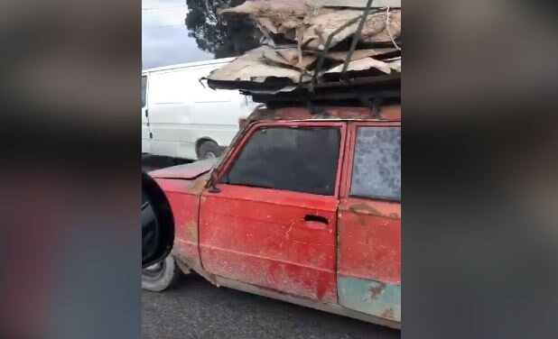 Azərbaycanda yararsız halda olan avtomobil magistral yolda necə hərəkət edib? - VİDEO