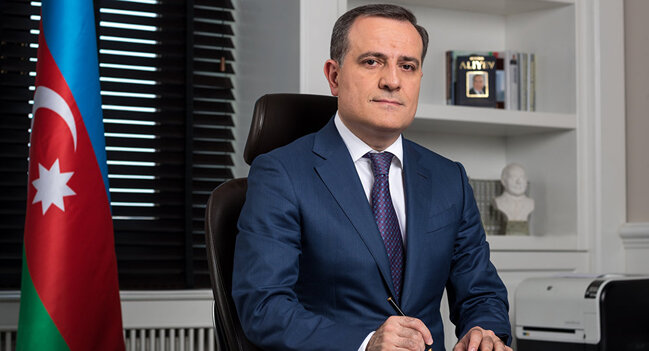 Nazir saxta diplomlu direktoru işdən çıxardı