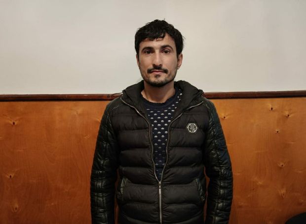 Azərbaycanda narkotacir cinayət başında tutuldu - FOTO