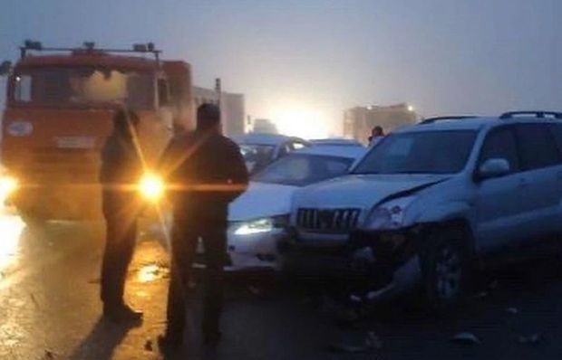 Массовое ДТП в России: столкнулись 32 автомобиля - ВИДЕО