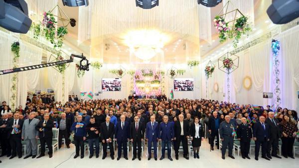 Azay Quliyevlə ilk görüşdə böyük izdiham yaşandı - FOTOLAR