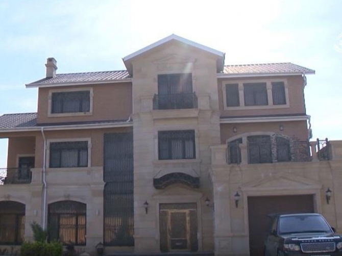 Azərbaycanlı müğənninin dəbdəbəli evi - FOTO