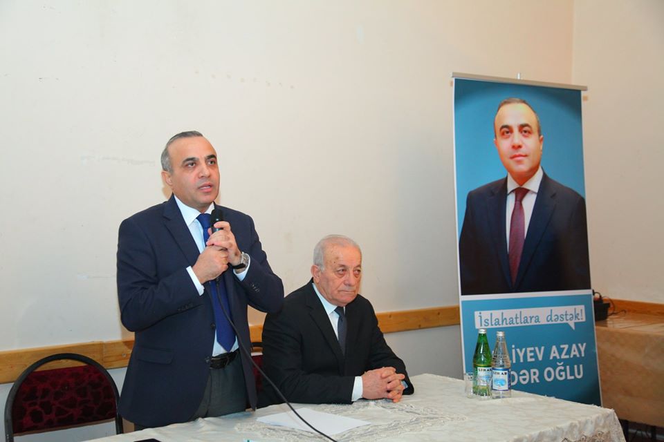 Azay Quliyev məhəllələrdə görüşlərə başladı