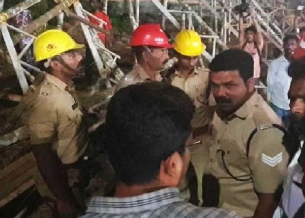 В Индии обрушилась футбольная трибуна: есть пострадавшие