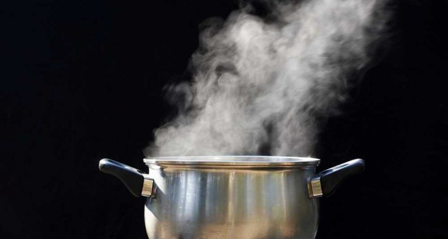 В Азербайджане малолетних брата и сестру обварило кипятком