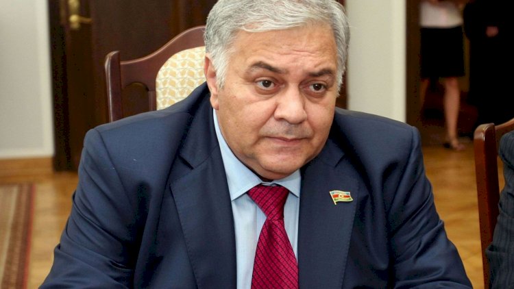 Seçiciləri 15 ilin spikerini tanımır – Video