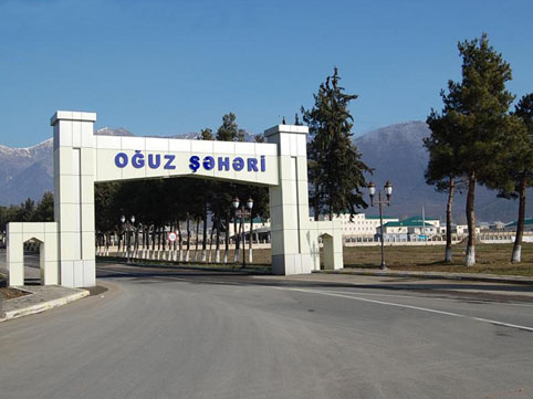 Oğuzda bələdiyyə binasını məğlub olmuş köhnə sədr yandırıb? - ÖZƏL VİDEO