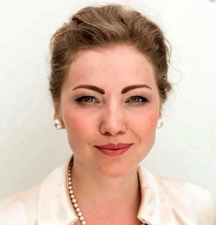 Qadın direktor sevgilisinin həyat yoldaşını - TƏLƏBƏSİNƏ BIÇAQLATDI