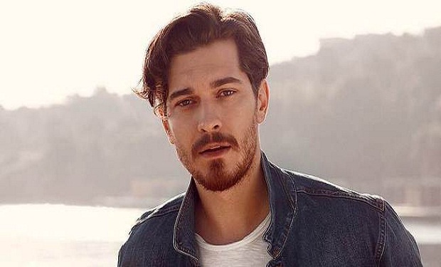Çağatay Ulusoy ƏSGƏRLİKDƏN İLK FOTOSUNU PAYLAŞDI