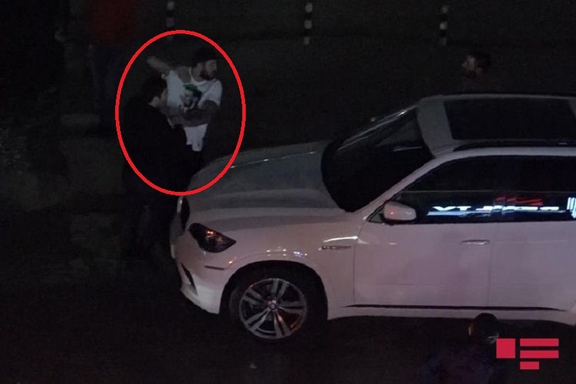 Bakıda gözlənilməz hadisə - bıçaqla insanlara hücum etdi - VİDEO