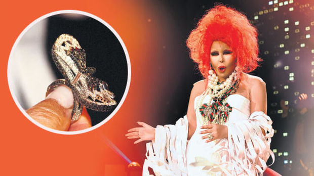 Азербайджанский фанат подарил Бюлент Эрсой кольцо за 100 тысяч долларов