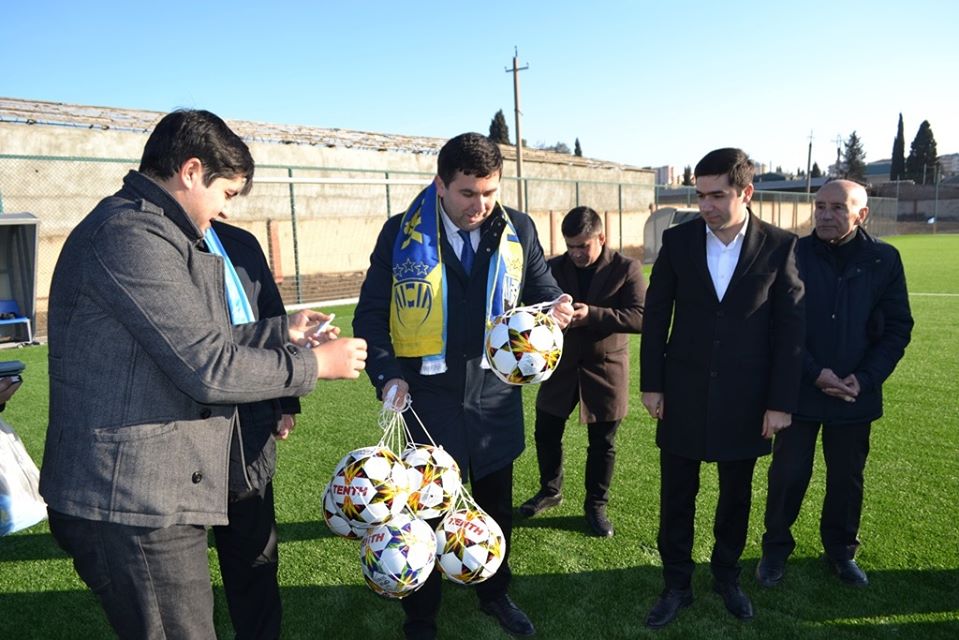 Müşfiq Cəfərov Kəpəz Peşəkar Futbol Klubunun üzvləri ilə görüşüb - FOTOLAR