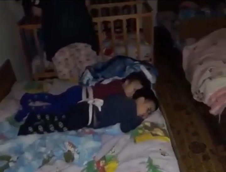 Azərbaycanda ŞOK OLAY: uşaq evində körpələrə belə işgəncə verirlər - DƏHŞƏT (VİDEO)