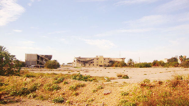 Qəddafinin viran qalan sarayı tanınmaz hala düşdü - FOTO