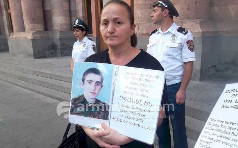 Xankəndində erməni komandir öz əsgərini öldürdü - VİDEO